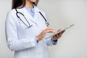 Doctors using telemedicine and remote patient monitoring in 2021
