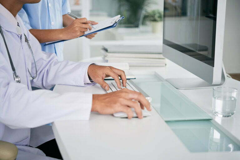 doctors analyzing PGHD doctors analyzing PGHD