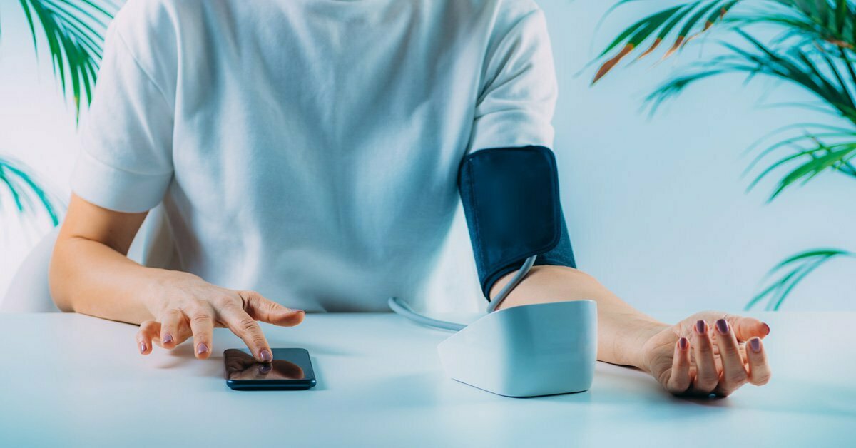 measuring blood pressure using bluetooth enabled bp monitor and smart phone to monitor results measuring blood pressure using bluetooth enabled bp monitor and smart phone to monitor results